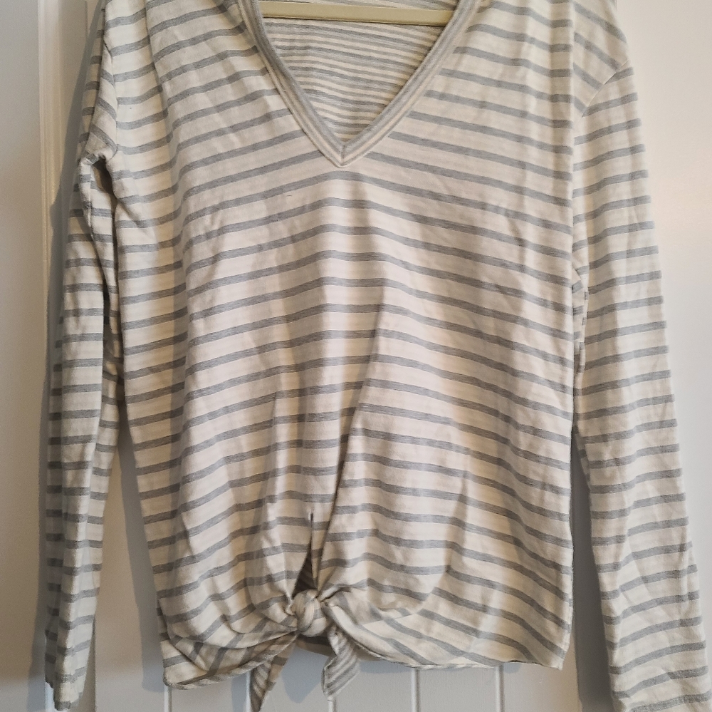 Anthropologie hooded causal top size small